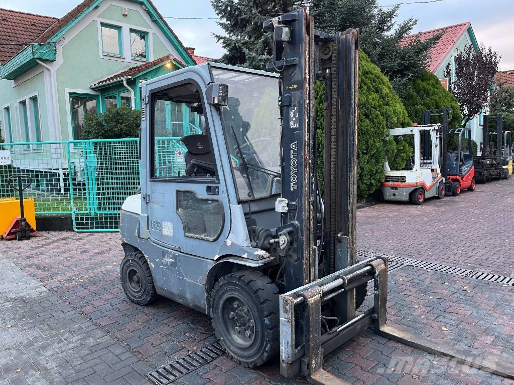 Toyota 7FGJF35 /02/ V-4248 INW Camiones LPG