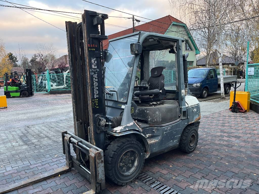 Toyota 7FGJF35 /02/ V-4248 INW Camiones LPG