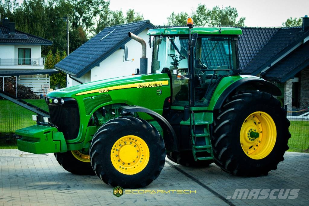 ジョンディア/John Deere 8220, 2002, ポーランド - 中古 トラクター