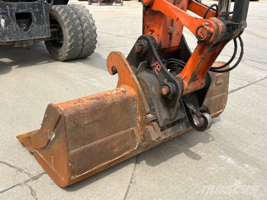 Hitachi ZX140W-6 (3 Pieces available) Pelle sur pneus