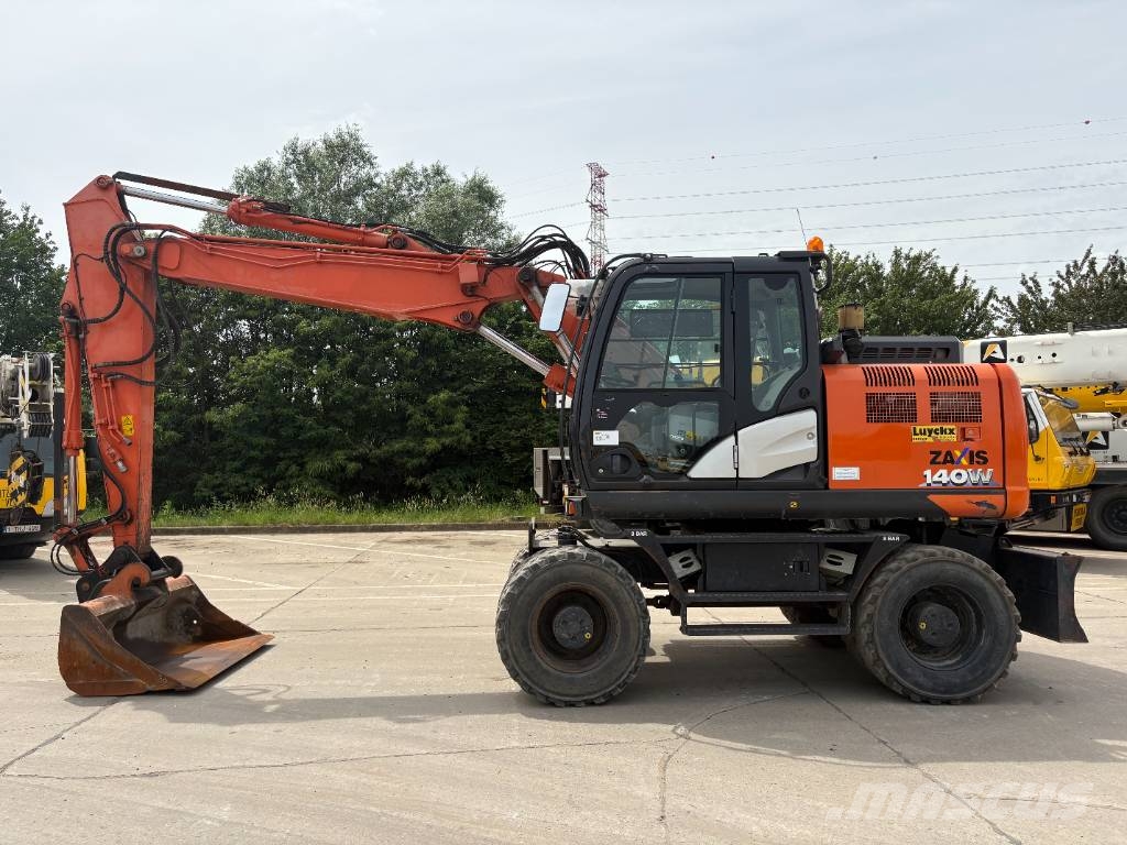 Hitachi ZX140W-6 (3 Pieces available) Pelle sur pneus