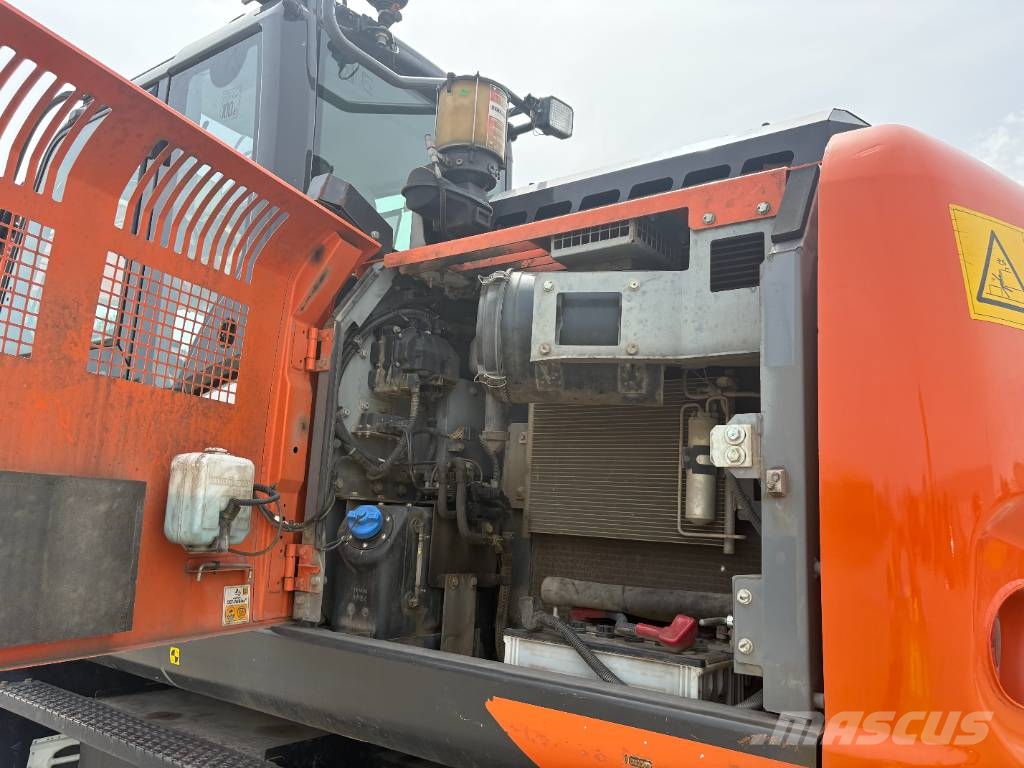 Hitachi ZX140W-6 (3 Pieces available) Pelle sur pneus
