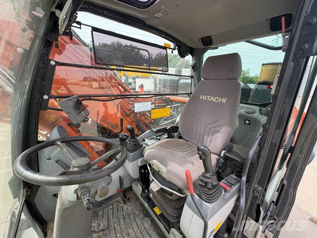 Hitachi ZX140W-6 (3 Pieces available) Pelle sur pneus