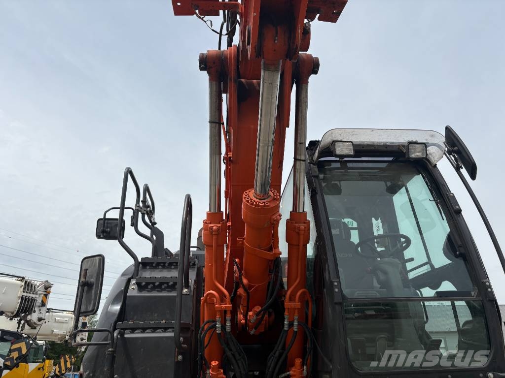 Hitachi ZX140W-6 (3 Pieces available) Pelle sur pneus