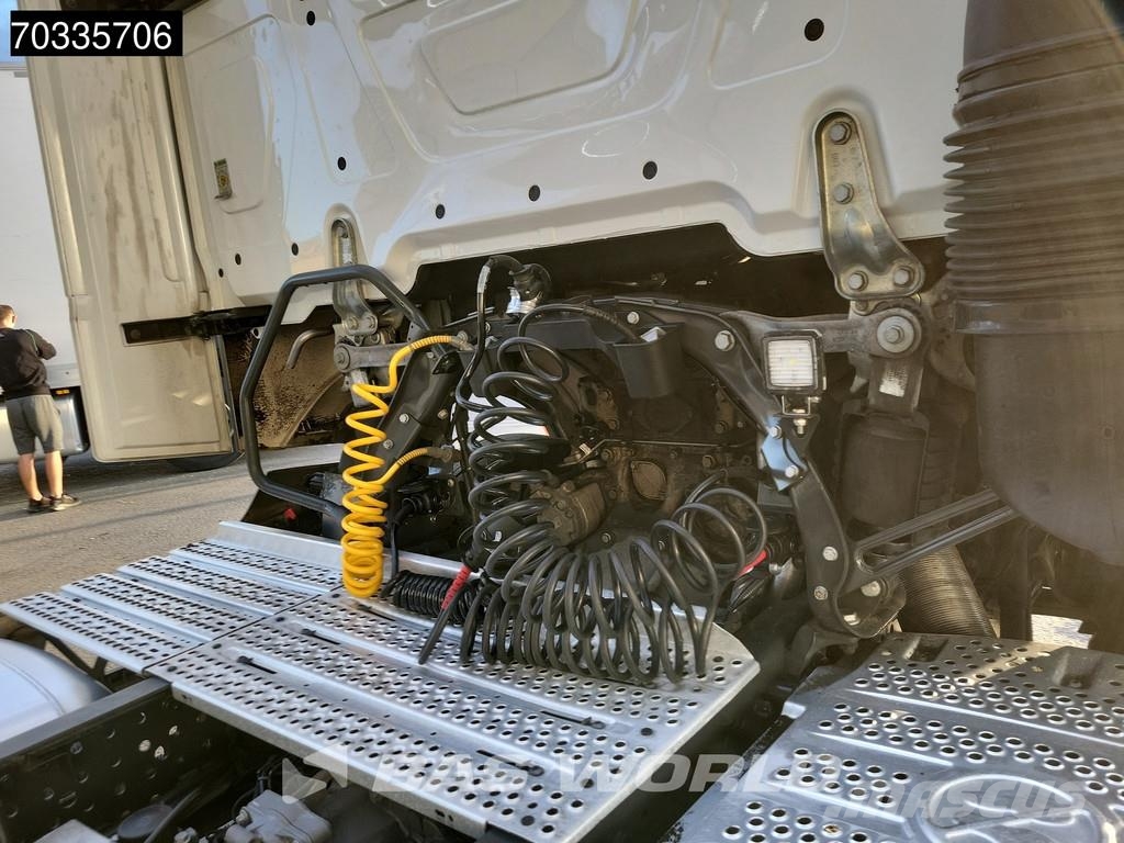 Mercedes-Benz Actros 1845 4X2 StreamSpace Retarder APK 01-2027 S Tractor Units