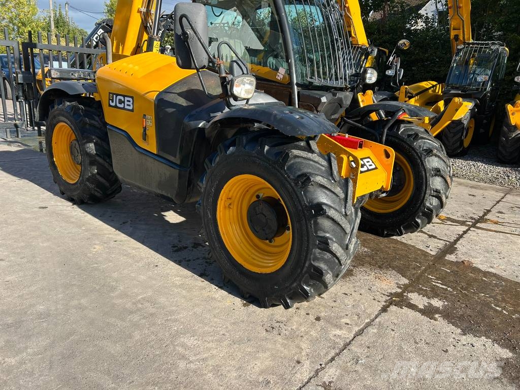 JCB 531-70 مناولات متداخلة