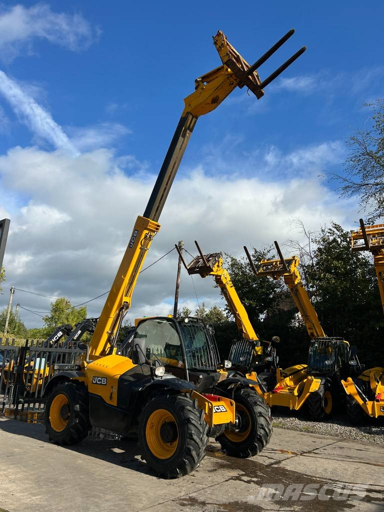 JCB 531-70 مناولات متداخلة