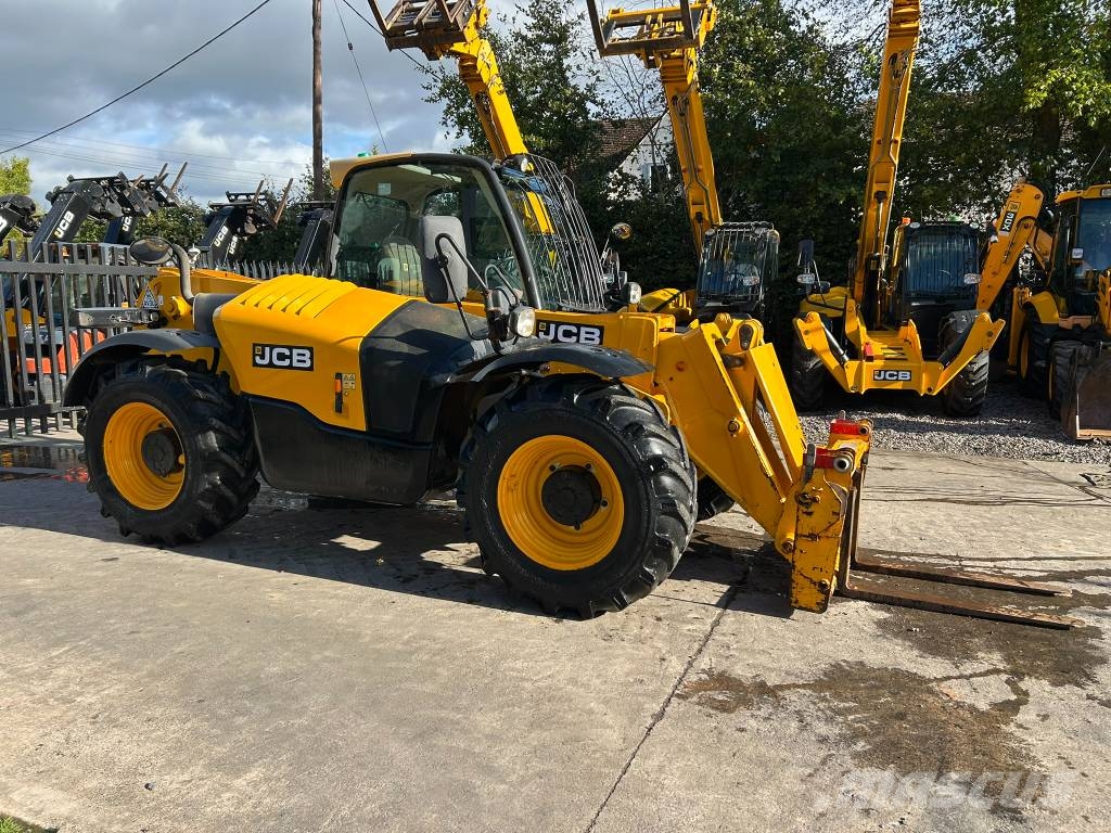 JCB 531-70 مناولات متداخلة
