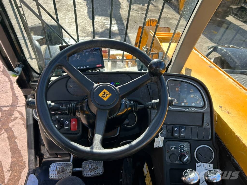JCB 531-70 مناولات متداخلة