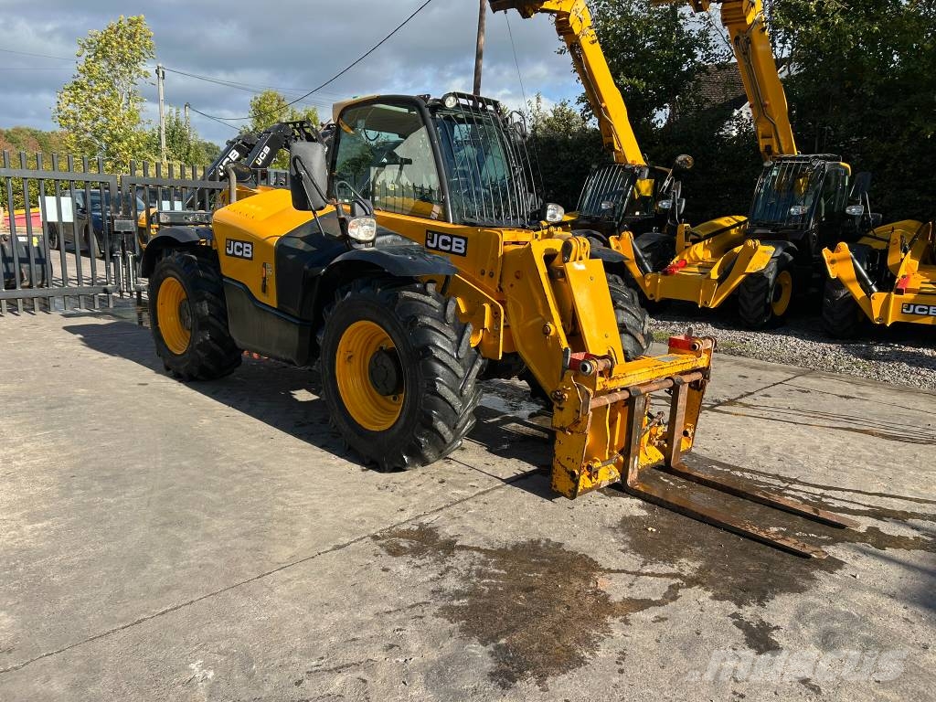 JCB 531-70 مناولات متداخلة