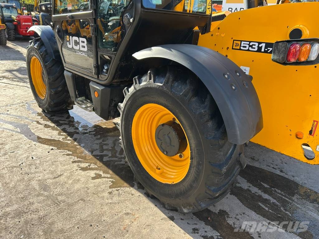 JCB 531-70 مناولات متداخلة