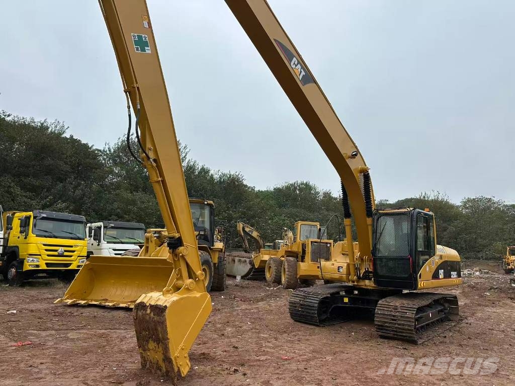 CAT 320 Pelle longue portée