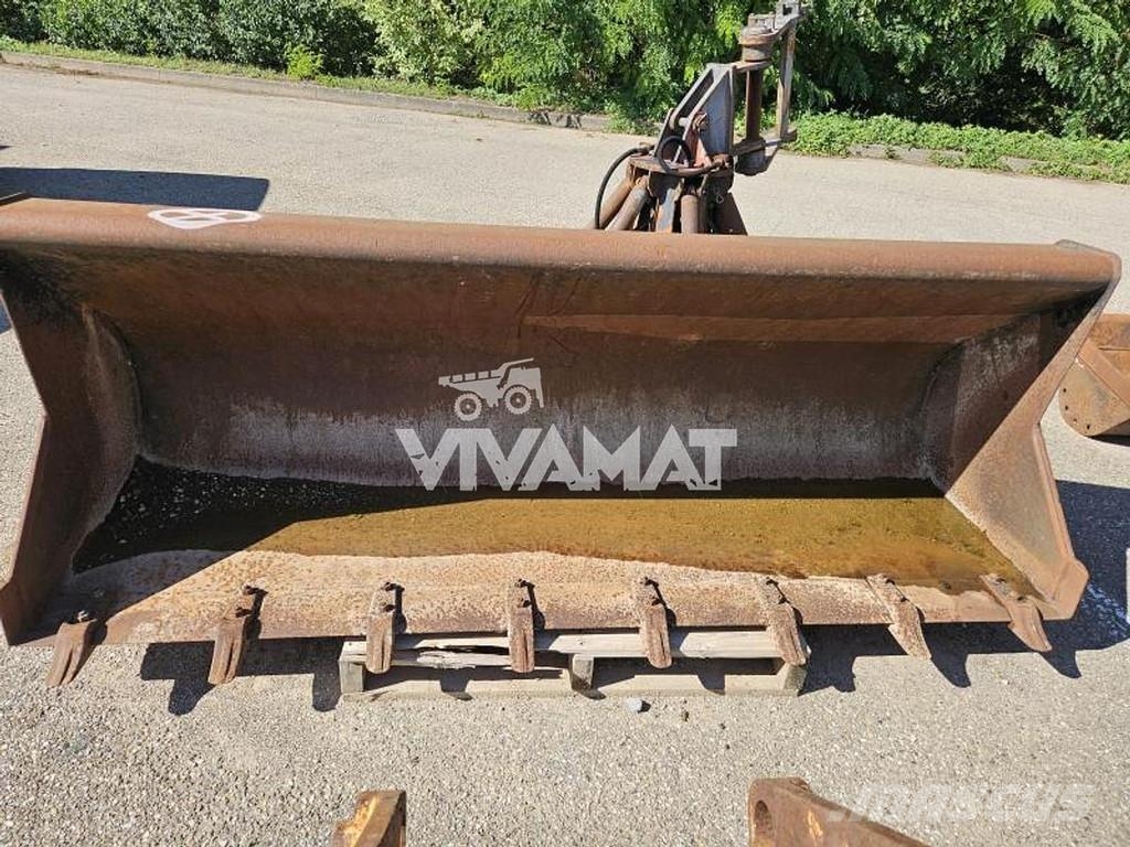 CAT 428D Buckets