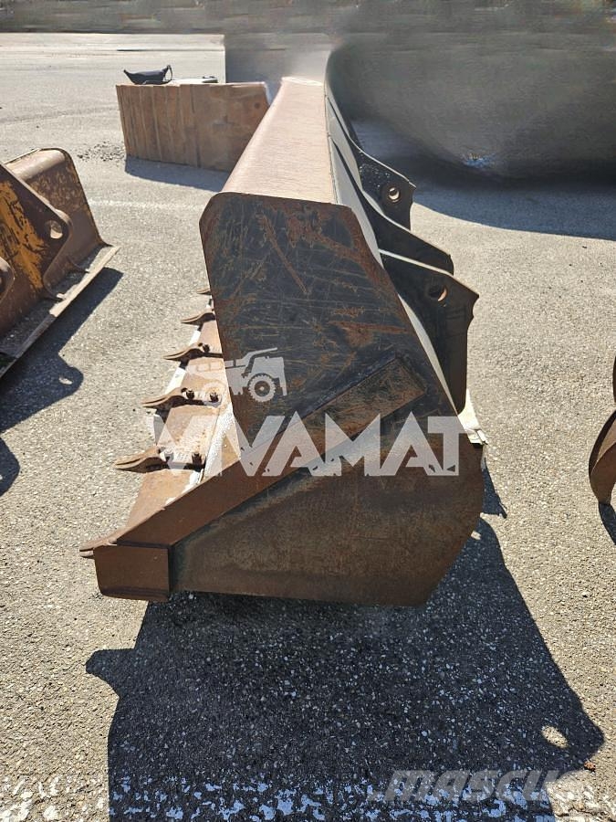 CAT 428D Buckets