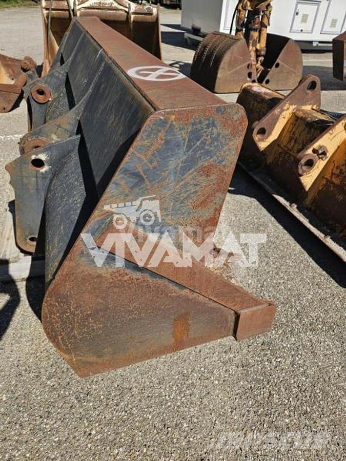 CAT 428D Buckets