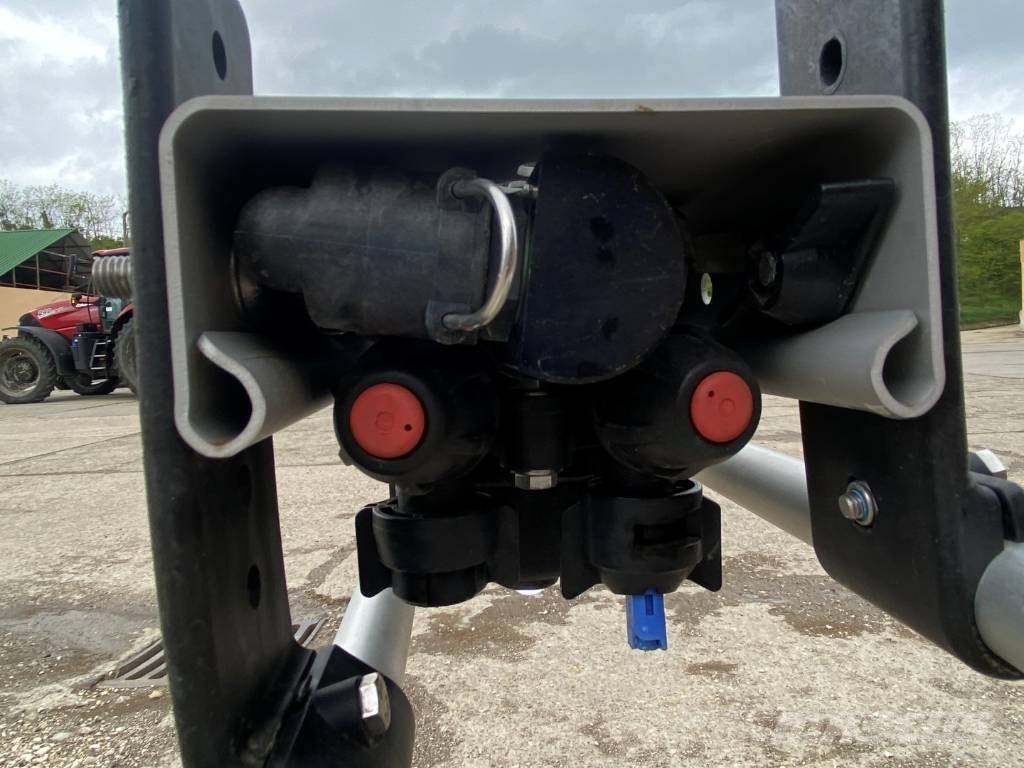 Amazone UX 4201 Super Hinattavat ruiskut