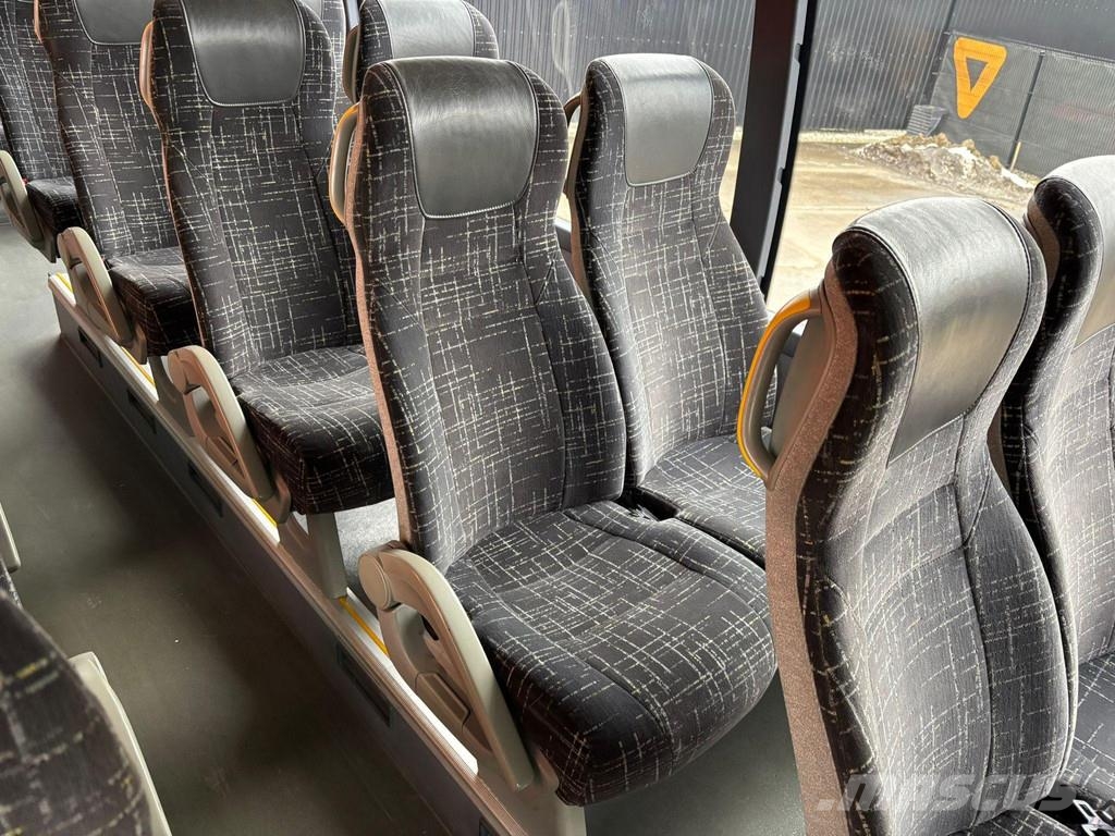 Volvo B8R 9500 4x2 AC / AUXILIARY HEATING / WC / WHEELCH 코치(장거리 버스)