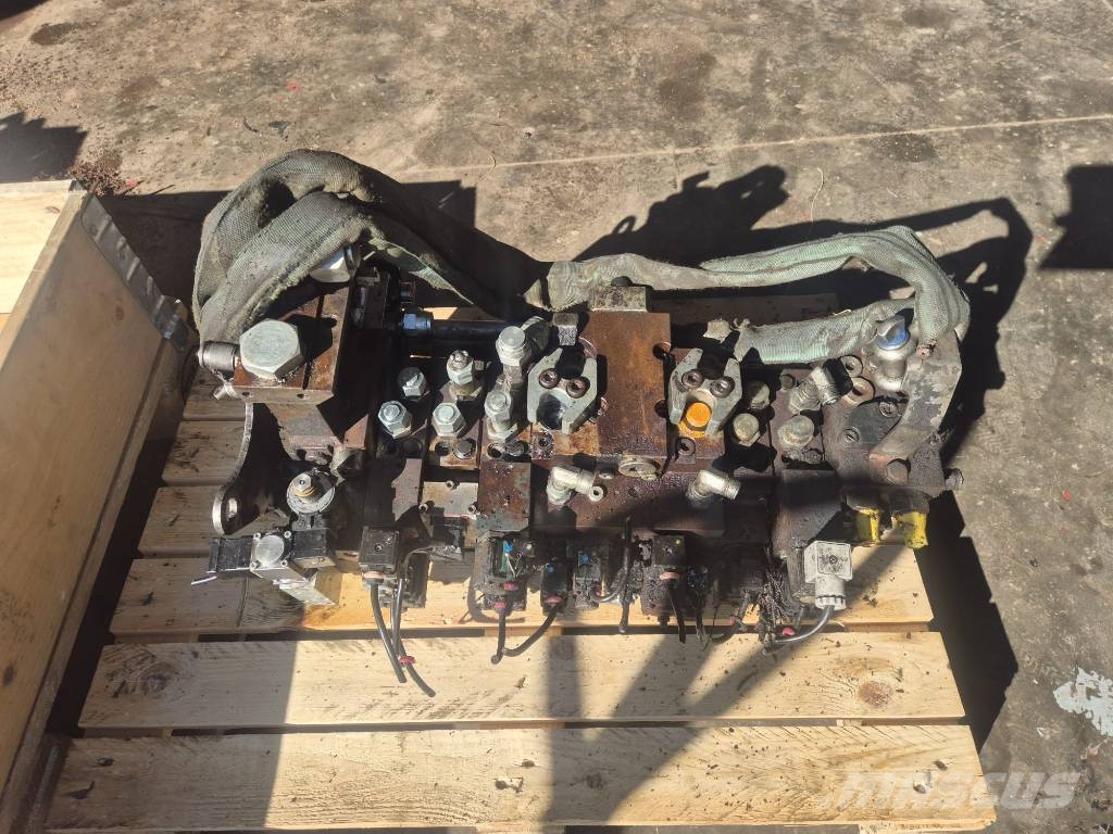 KOMATSU VALMET 5211734 VALVE BLOCK 365.1 Hidraulika