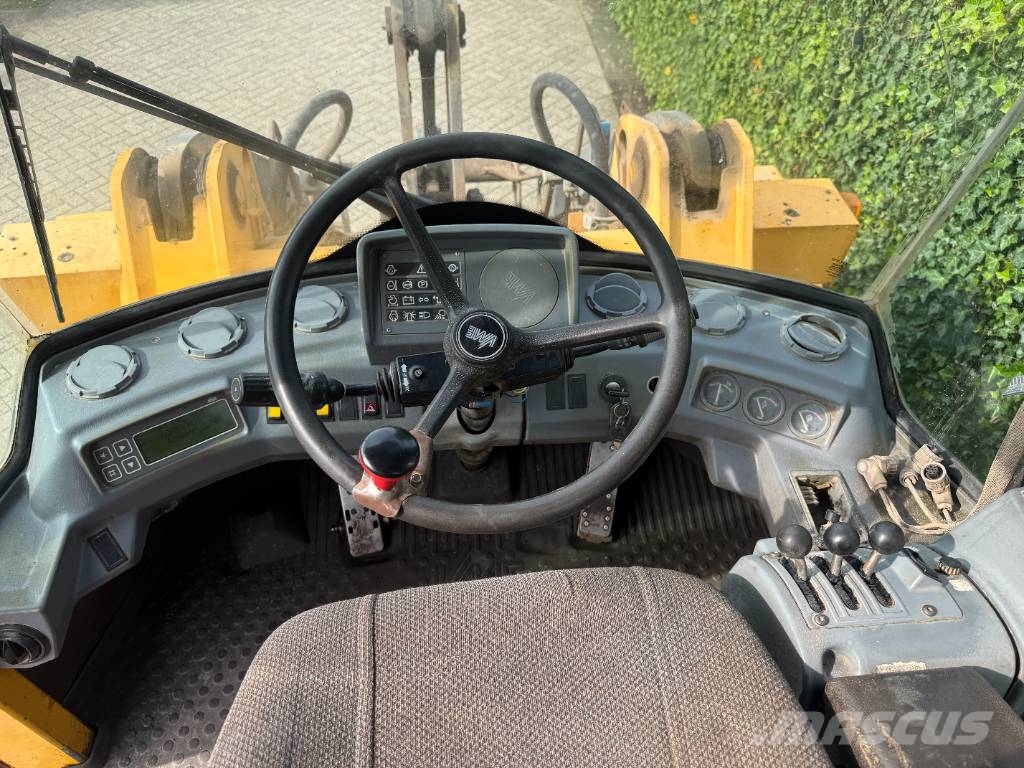 Volvo L70B 휠로우더
