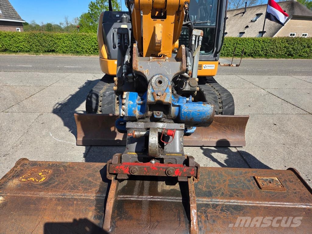 CASE CX75C SR met draai/kantelstuk Minibagger < 7t