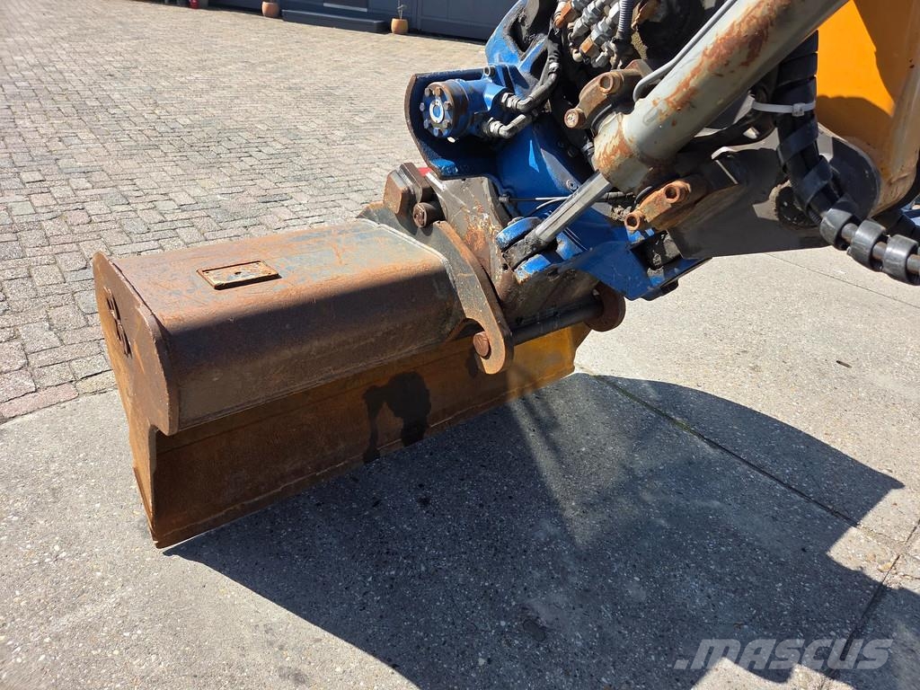 CASE CX75C SR met draai/kantelstuk Minibagger < 7t