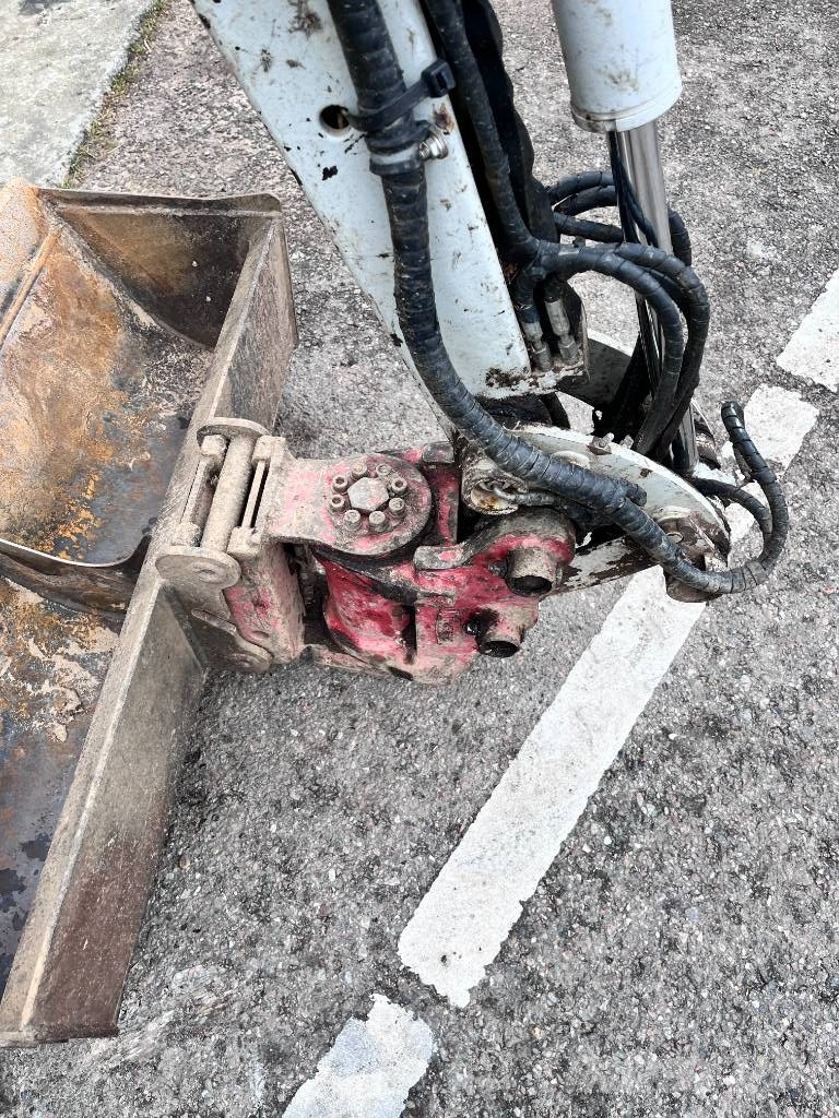 PÅ VEJ IND Takeuchi TB 216 Minigravemaskiner