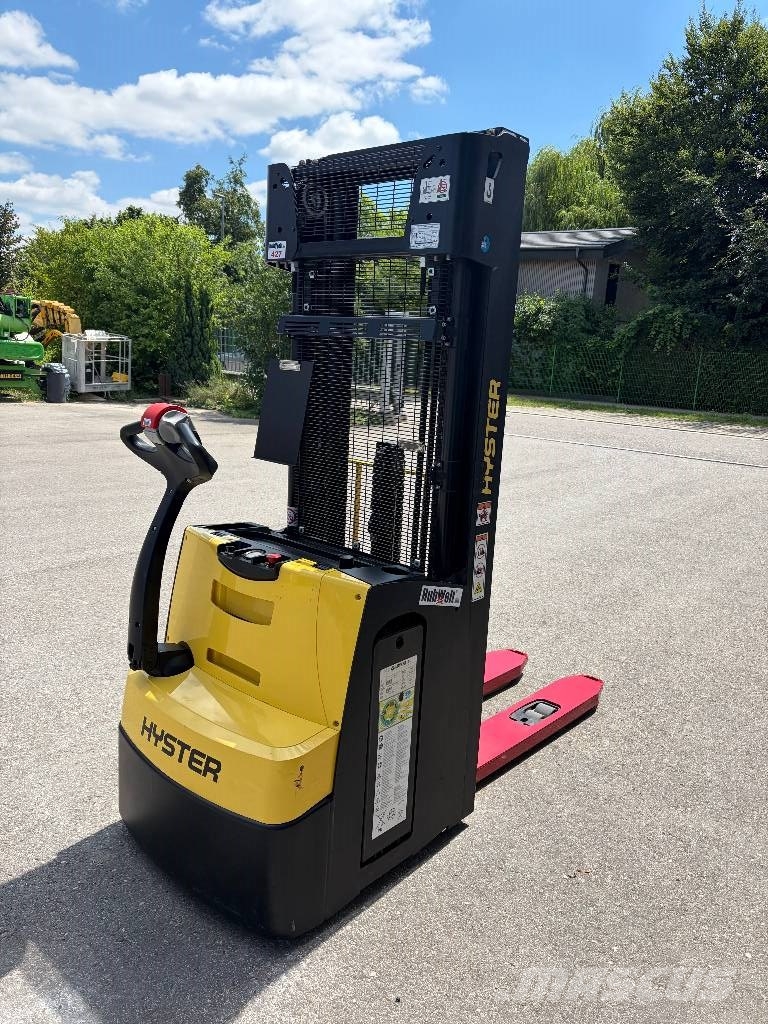 Hyster S1.2 Hochhubwagen Istuen ajettavat pinontatrukit