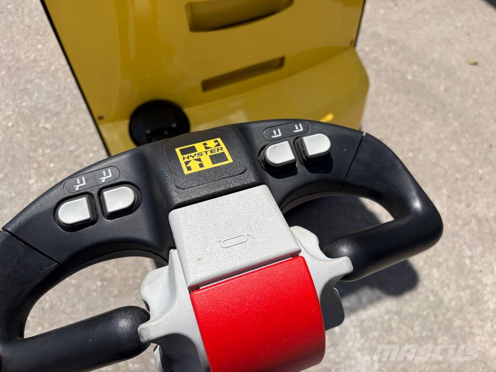 Hyster S1.2 Hochhubwagen Istuen ajettavat pinontatrukit