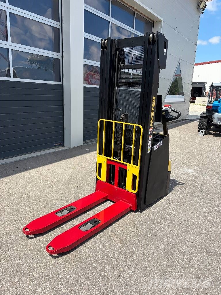Hyster S1.2 Hochhubwagen Istuen ajettavat pinontatrukit