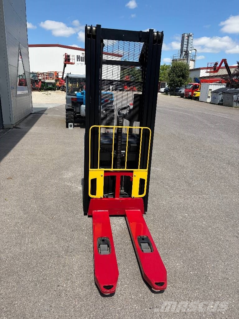 Hyster S1.2 Hochhubwagen Istuen ajettavat pinontatrukit