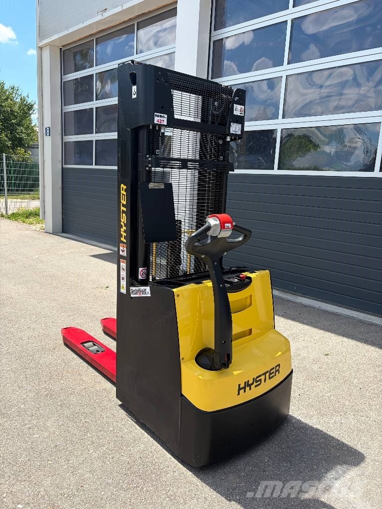Hyster S1.2 Hochhubwagen Istuen ajettavat pinontatrukit