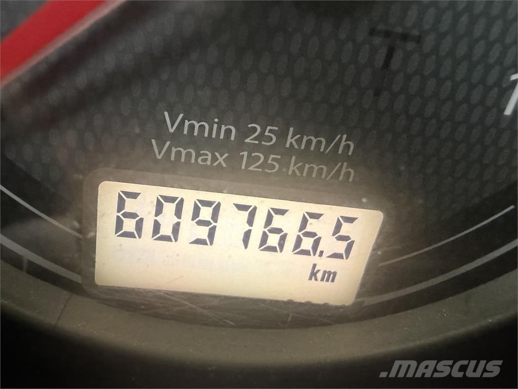 Iveco Stralis VIN 161 中古トラクターヘッド | トレーラーヘッド