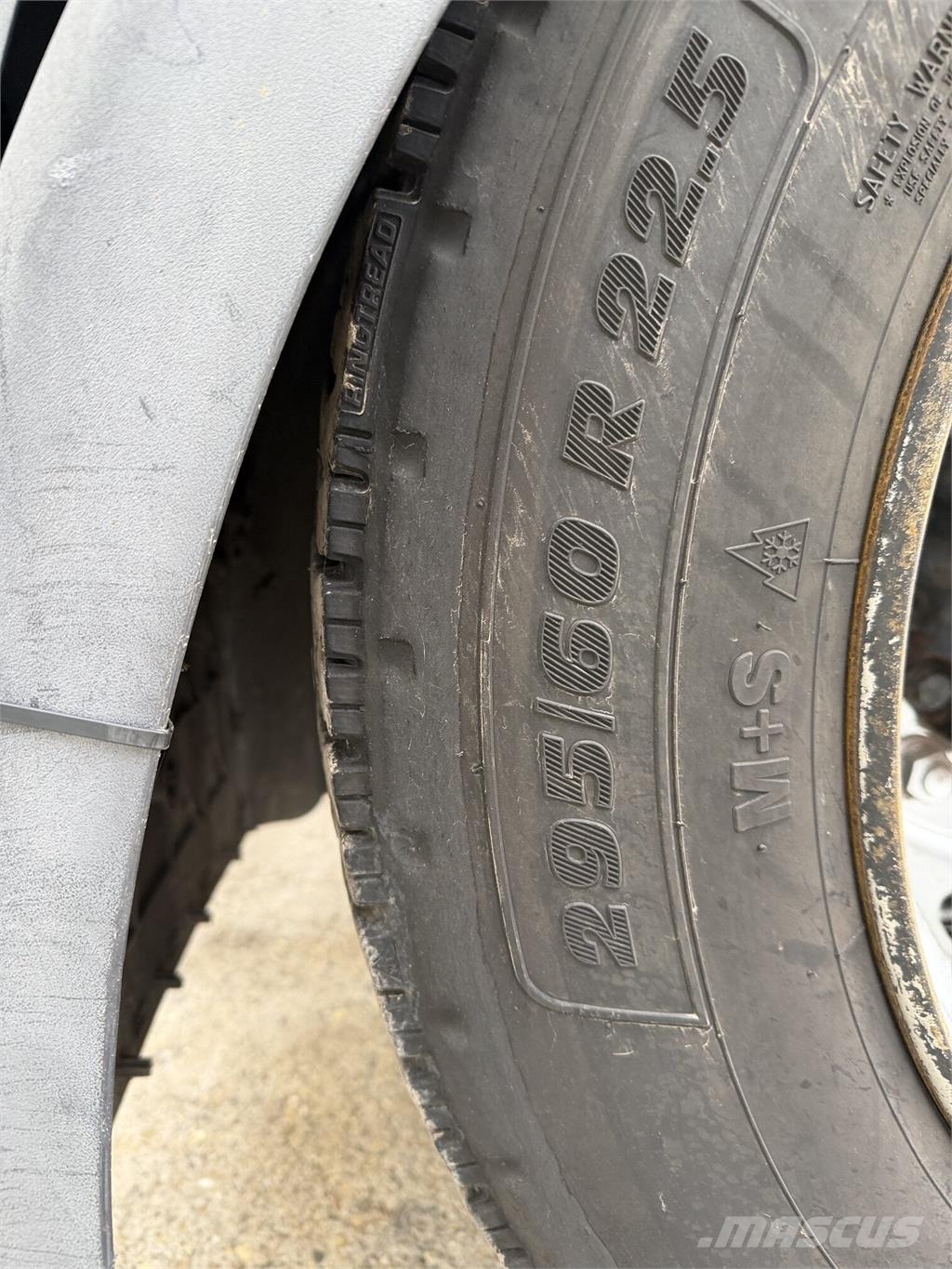 Iveco Stralis VIN 161 中古トラクターヘッド | トレーラーヘッド