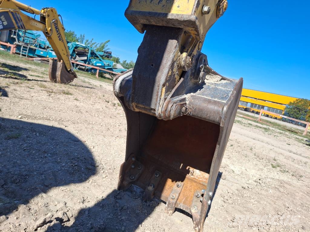 Komatsu WB 93 R-8 لوادر ذات جرافات عكسية