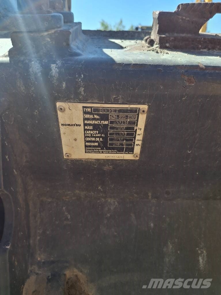 Komatsu WB 93 R-8 لوادر ذات جرافات عكسية