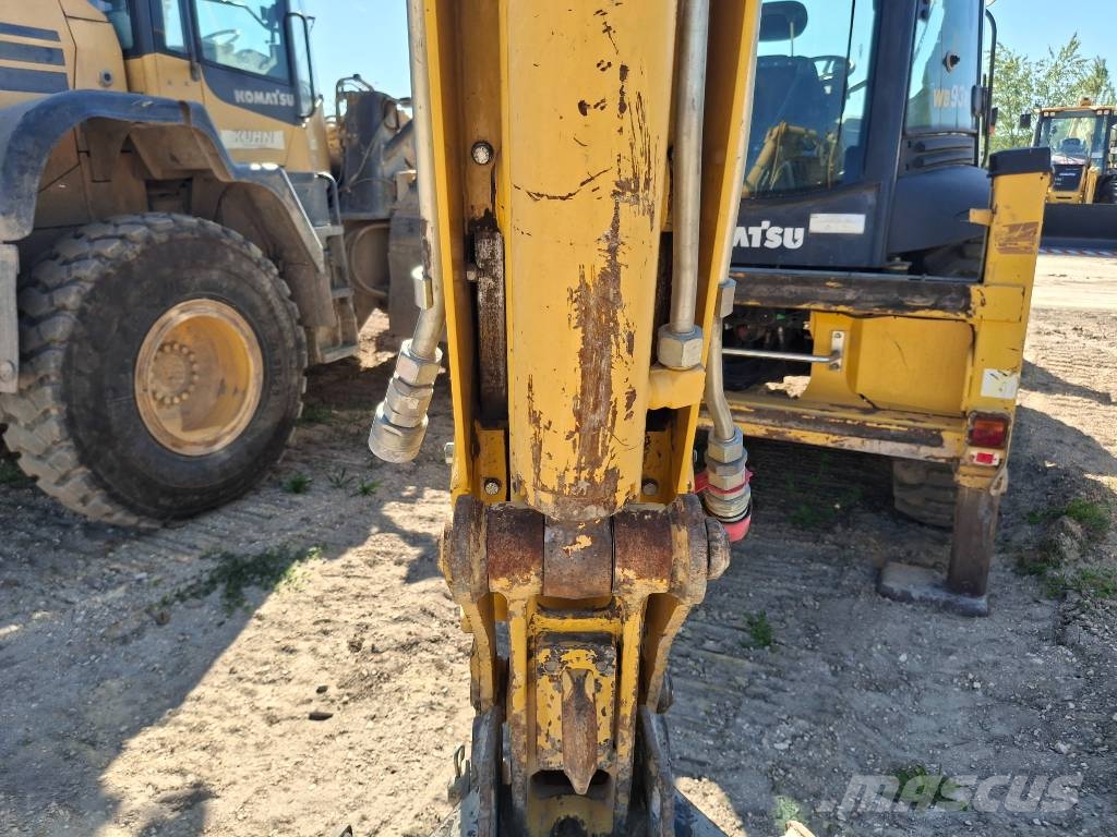Komatsu WB 93 R-8 لوادر ذات جرافات عكسية