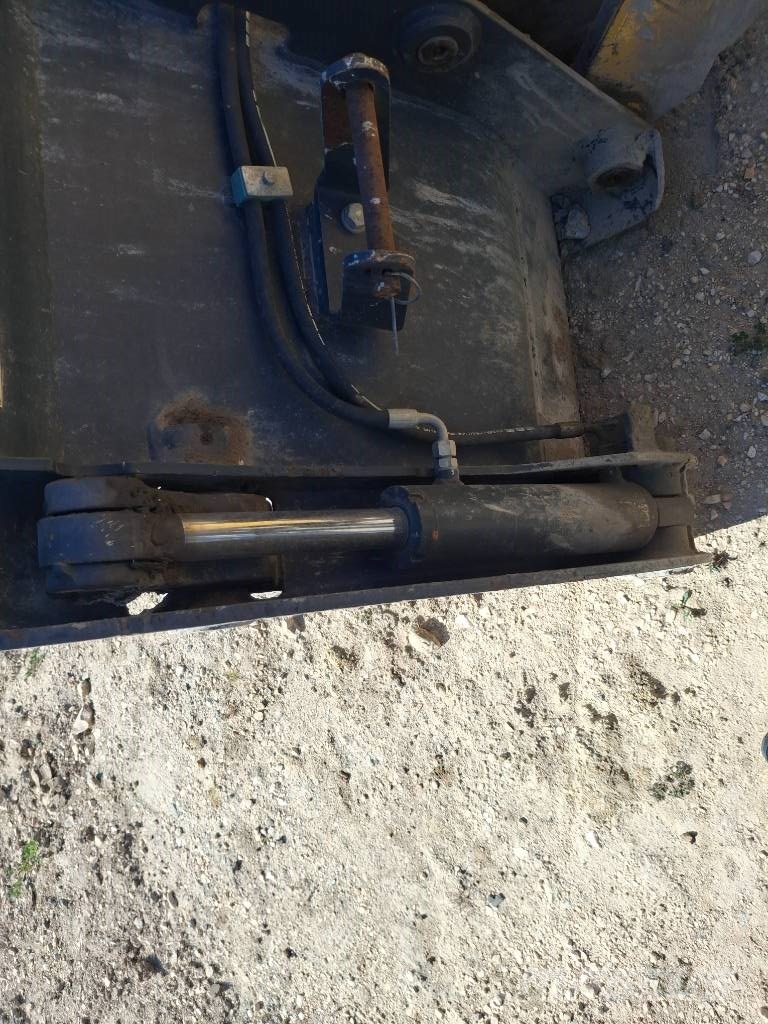 Komatsu WB 93 R-8 لوادر ذات جرافات عكسية