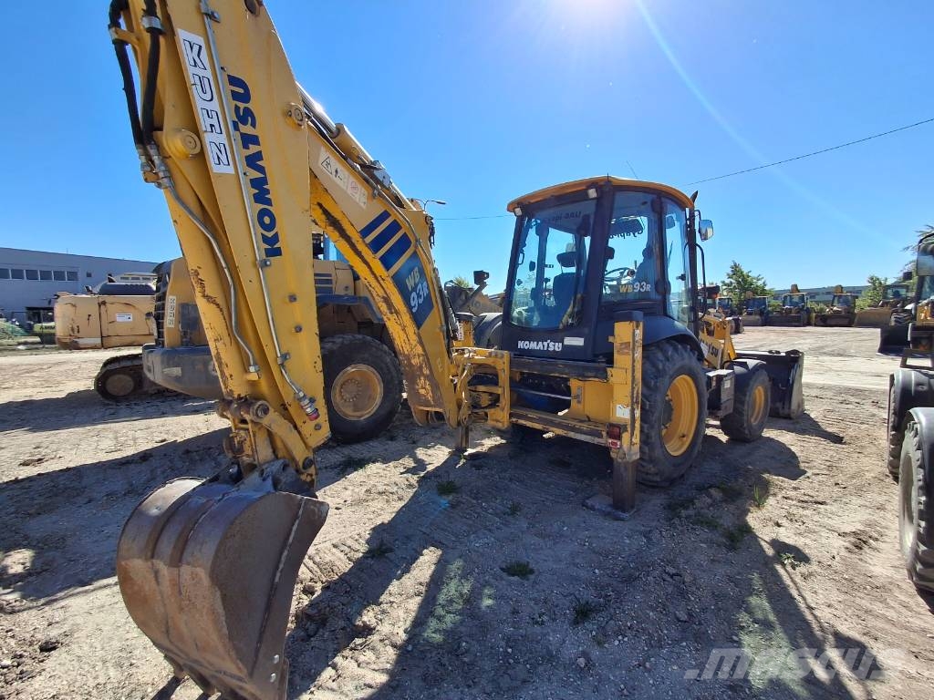 Komatsu WB 93 R-8 لوادر ذات جرافات عكسية