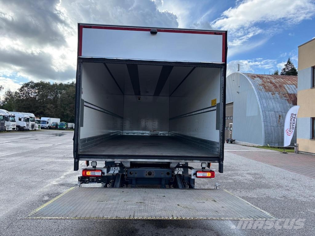 Volvo FL 210 BOX HEATING + LIFT Skapbiler