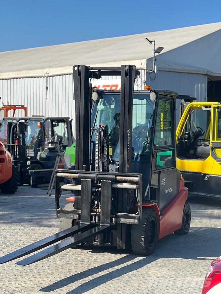 Toyota [DISCOUNT-SALE] 8FBMT45  Long Forks *DISCOUNT!!* Electric forklifts
