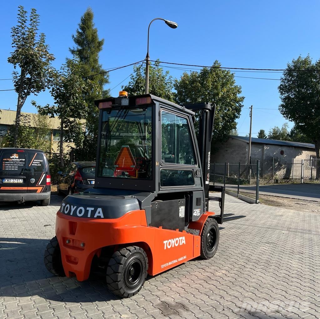 Toyota [DISCOUNT-SALE] 8FBMT45  Long Forks *DISCOUNT!!* Electric forklifts