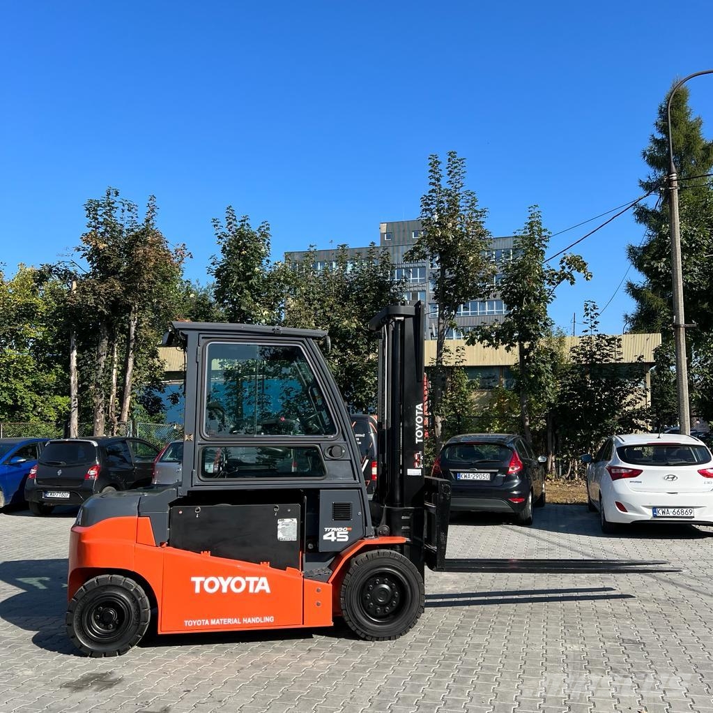 Toyota [DISCOUNT-SALE] 8FBMT45  Long Forks *DISCOUNT!!* Electric forklifts