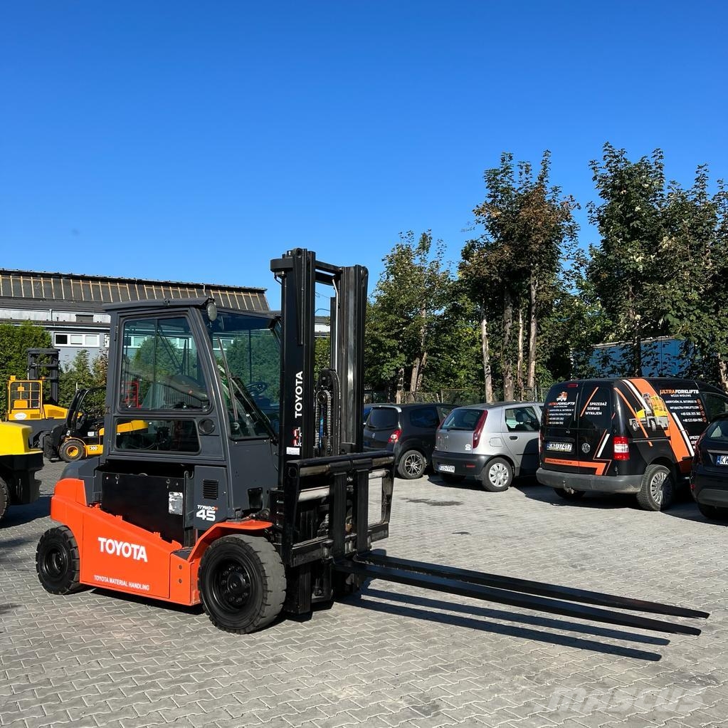 Toyota [DISCOUNT-SALE] 8FBMT45  Long Forks *DISCOUNT!!* Electric forklifts