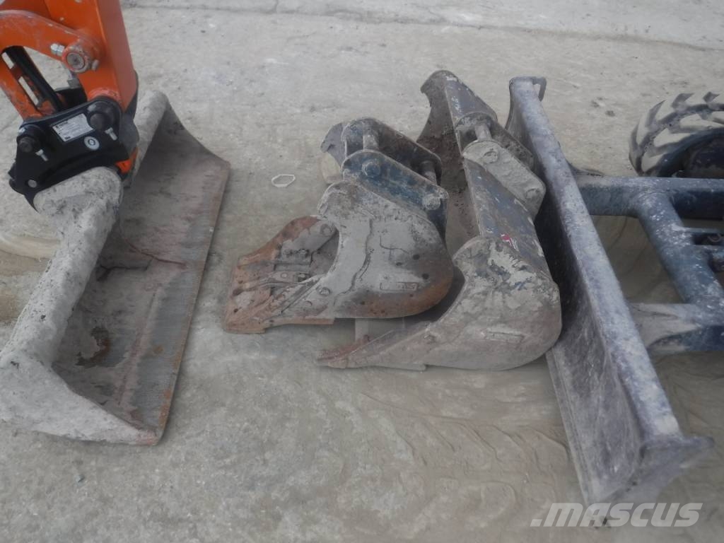 Hitachi ZX 33 U-6, 2023, Luton, Bedfordshire, United Kingdom