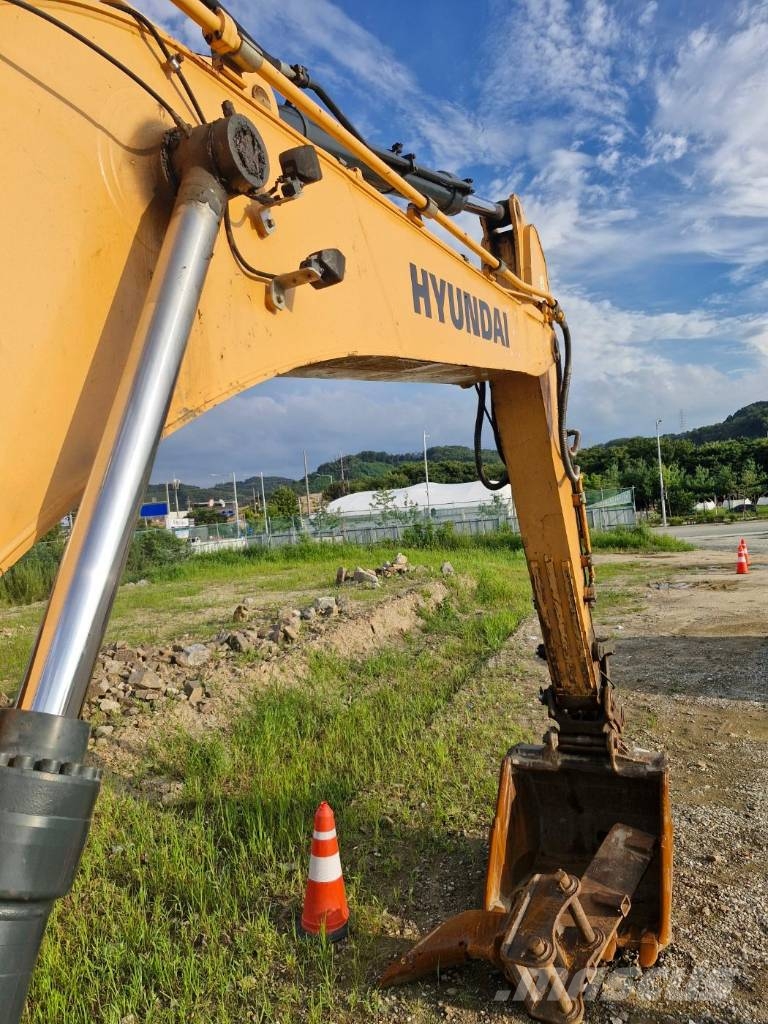 Hyundai HX 300 履带挖掘机