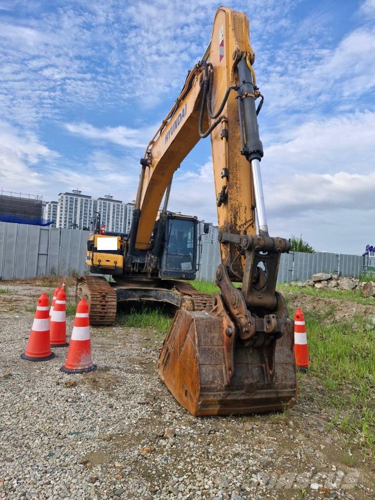 Hyundai HX 300 履带挖掘机