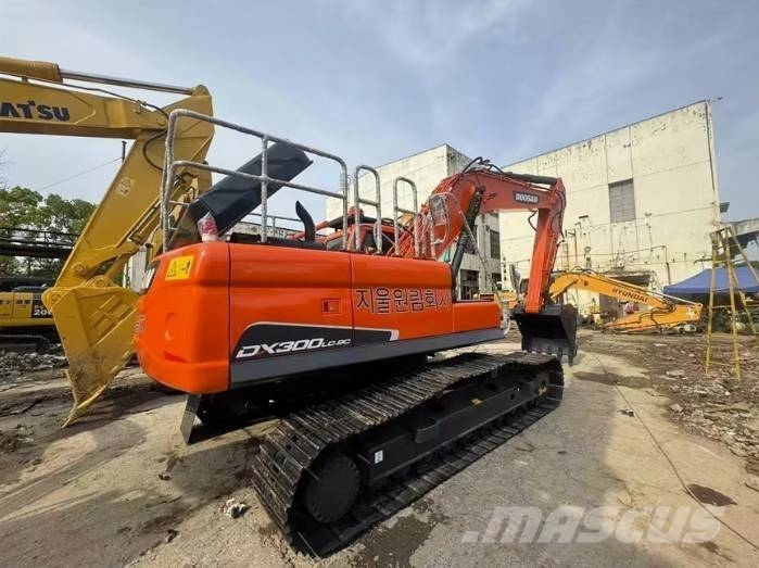 Doosan DX300LC-9C Roomikekskavaatorid