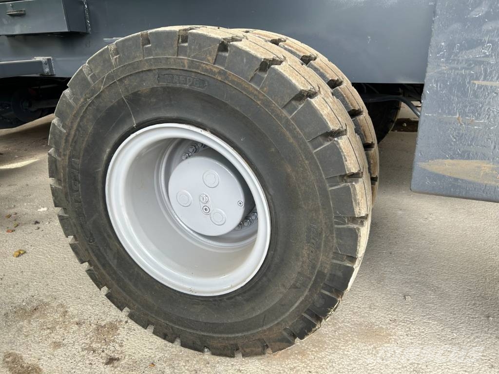 Fuchs MHL 385 مناولات المخلفات / مناولات صناعية