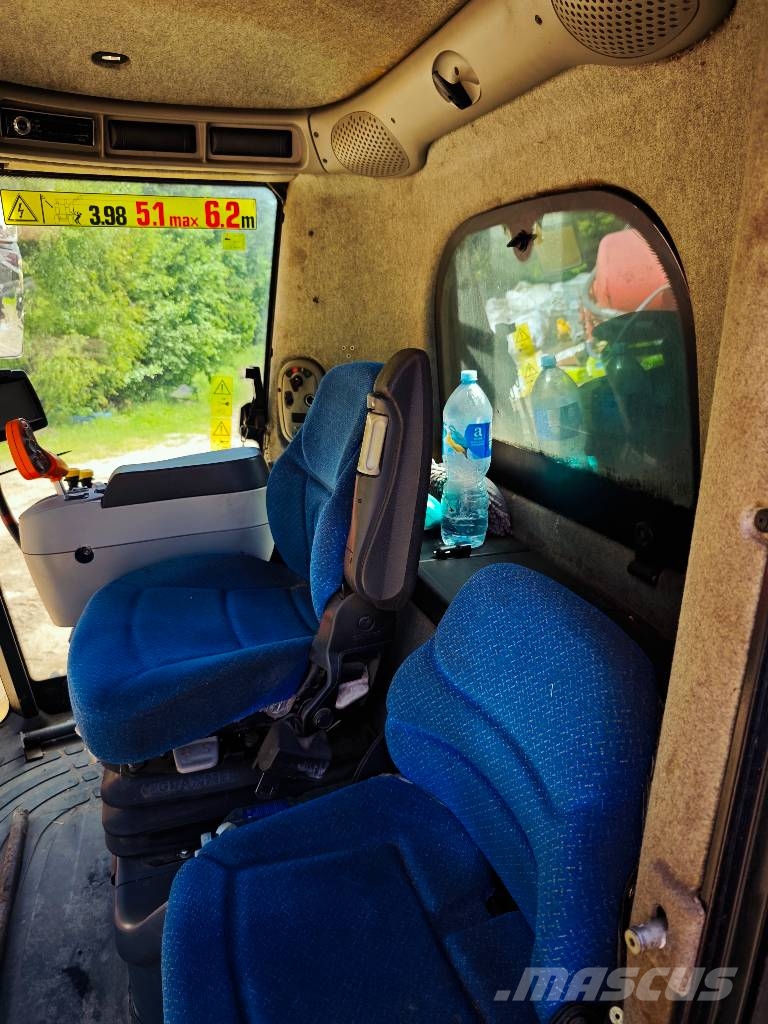 New Holland CX 8090 聯合收穫機