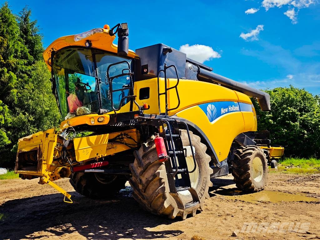 New Holland CX 8090 聯合收穫機